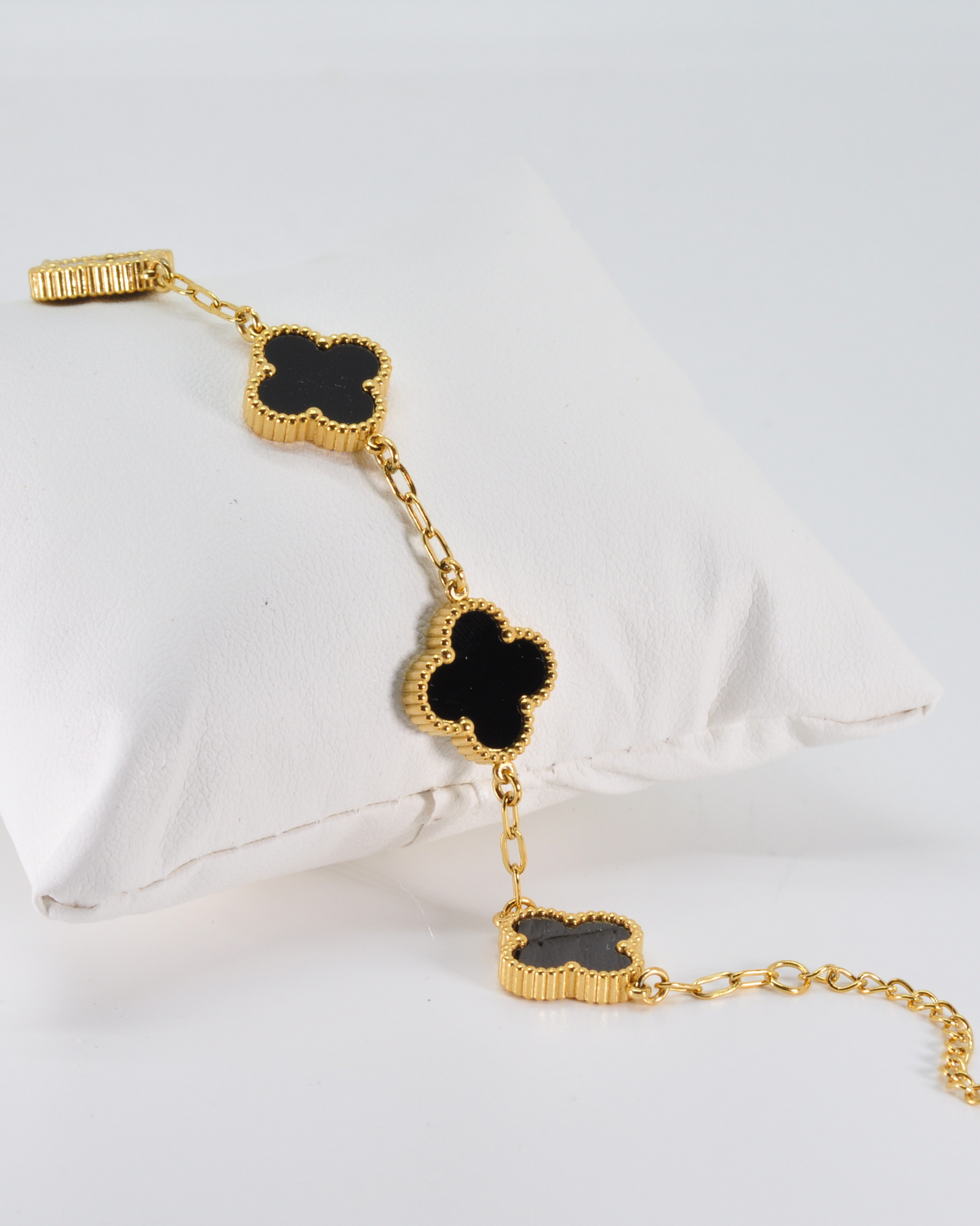 18K gold-plated clover bracelet with black enamel by Atelier Épure elegant, timeless, and effortlessly refined.