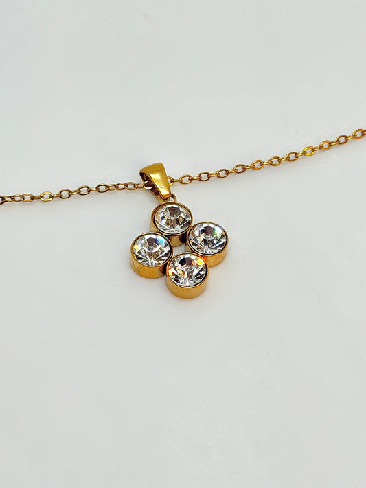 Gold-plated jewellery set with zirconia stones by Atelier Épure elegant, structured, and timeless.