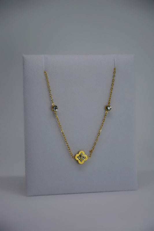 18K gold-plated clover bracelet by Atelier Épure; elegant, refined, and effortlessly timeless.