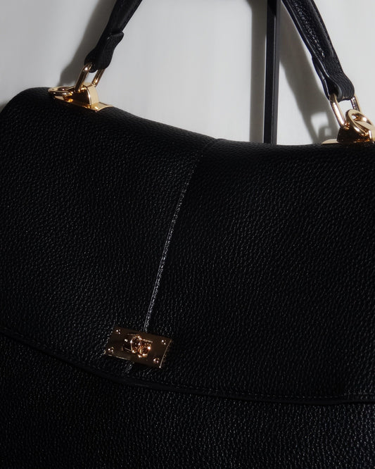Black sculptural handbag by Atelier Épure elegant, timeless, and effortlessly refined.