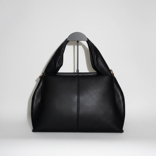 Black sculptural handbag by Atelier Épure elegant, timeless, and effortlessly refined.
