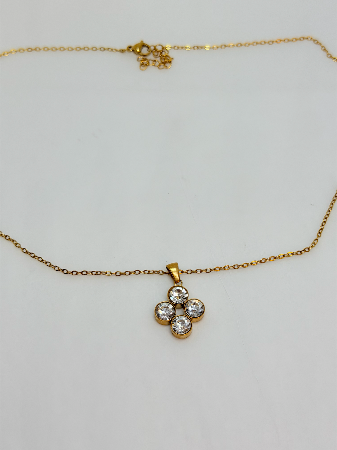 Gold-plated jewellery set with zirconia stones by Atelier Épure  elegant, structured, and timeless.