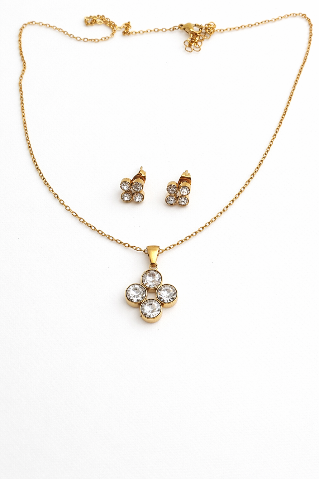 Gold-plated jewellery set with zirconia stones by Atelier Épure  elegant, structured, and timeless.