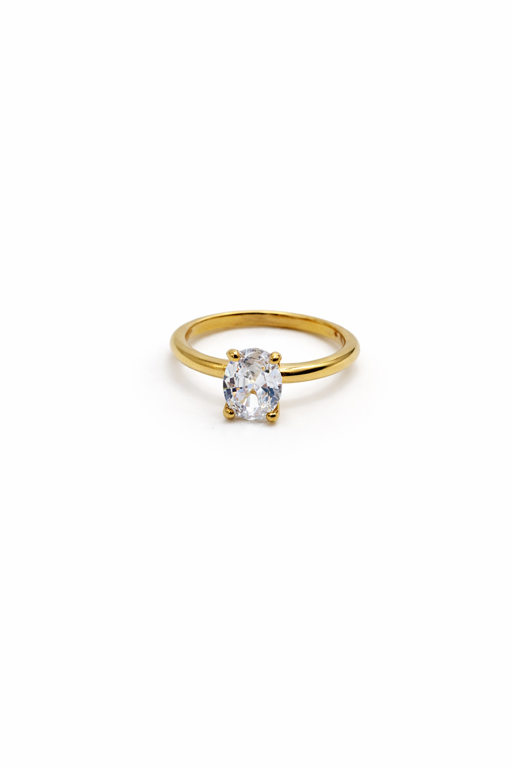 18K gold-plated ring with oval zirconia by Atelier Épure — elegant, minimal, and timeless.

