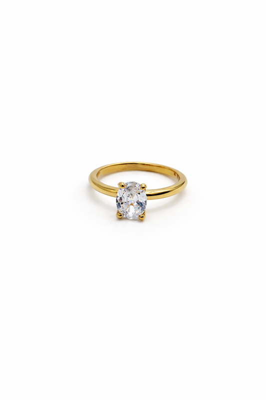 18K gold-plated ring with oval zirconia by Atelier Épure — elegant, minimal, and timeless.
