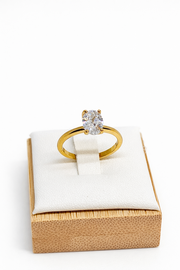 18K gold-plated ring with oval zirconia by Atelier Épure — elegant, minimal, and timeless.

