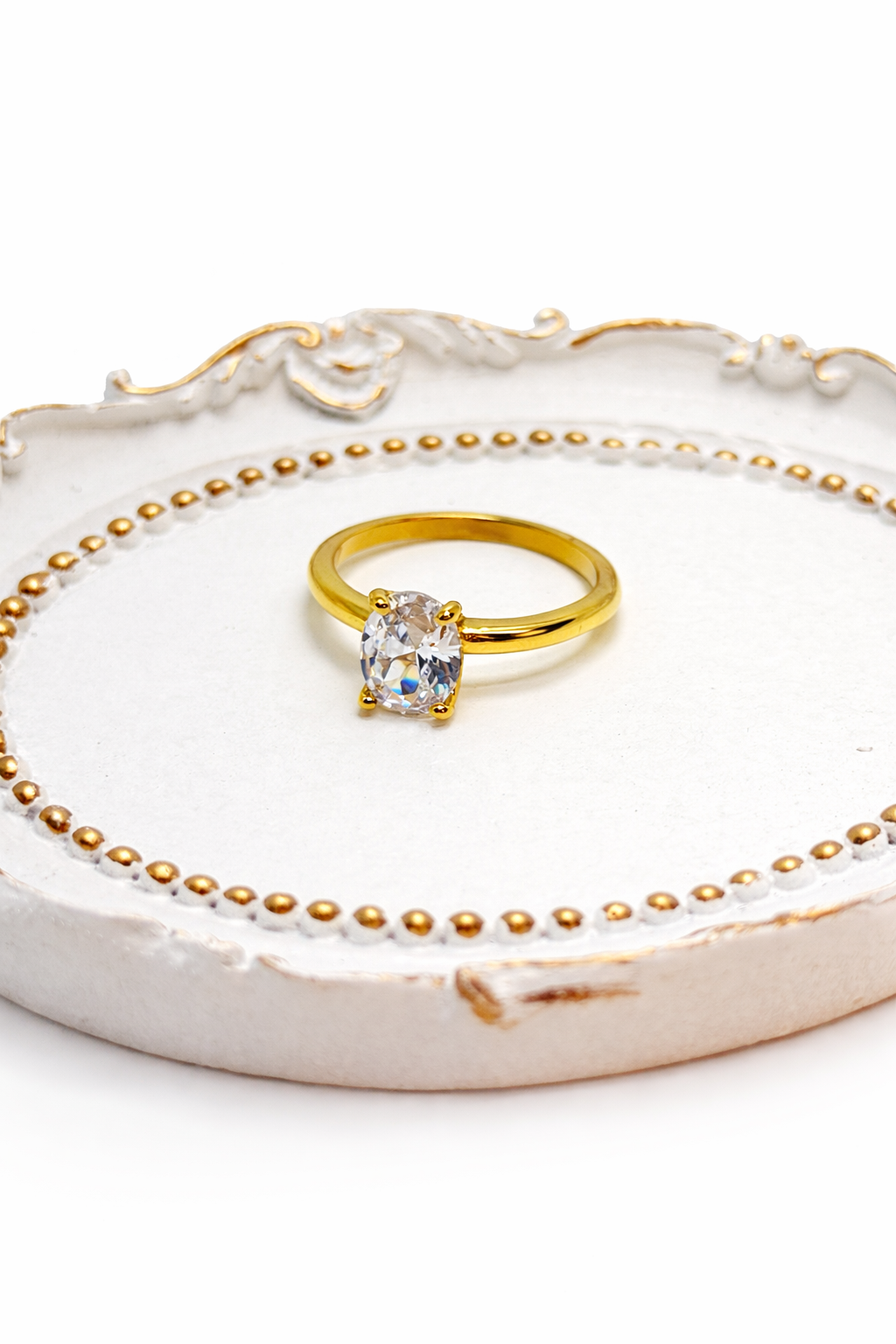 18K gold-plated ring with oval zirconia by Atelier Épure — elegant, minimal, and timeless.
