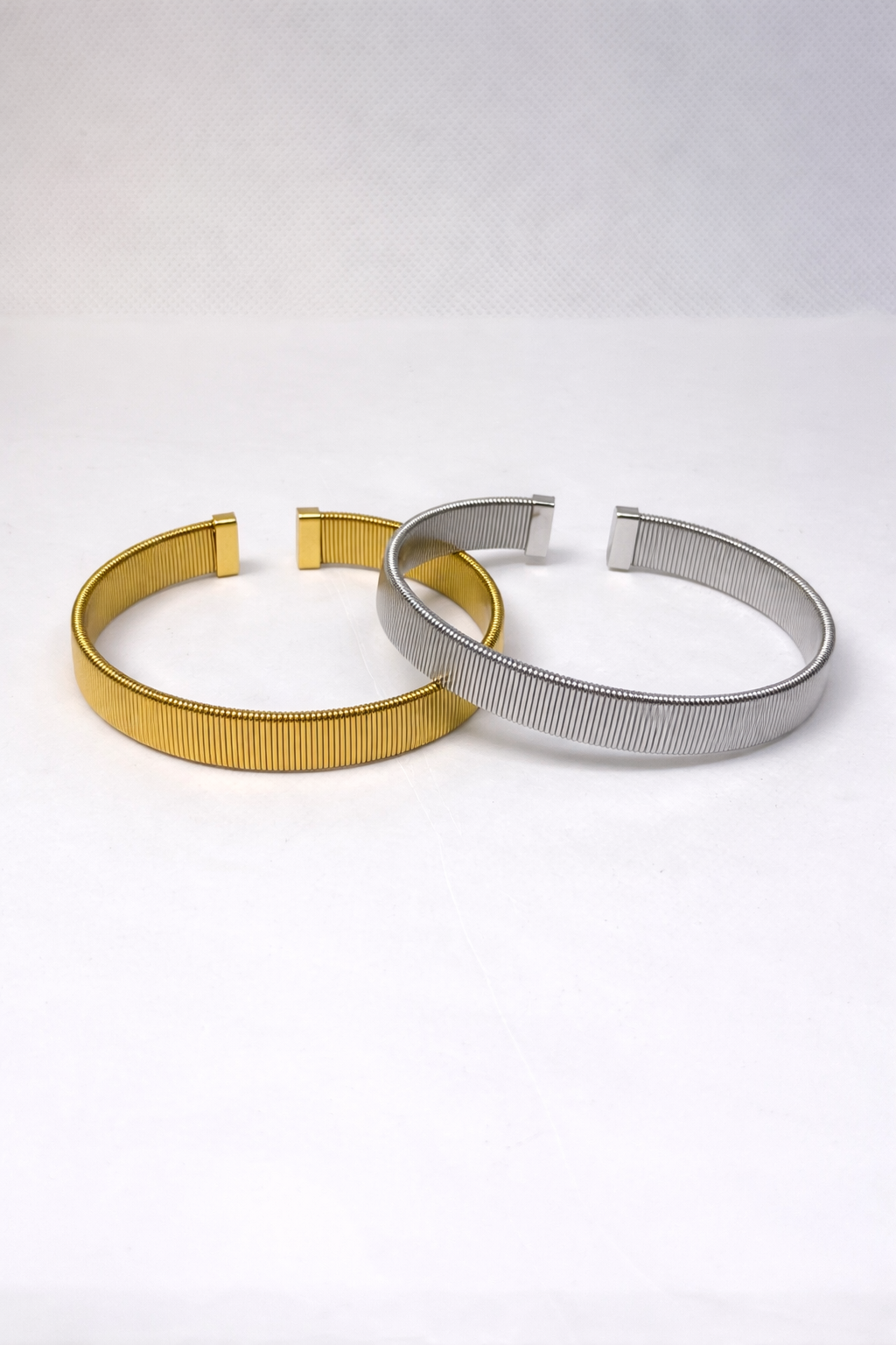 KYRÁ - Silver Bangle