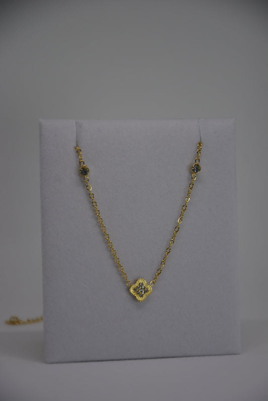 18K gold-plated clover necklace by Atelier Épure; elegant, timeless, and effortlessly refined.