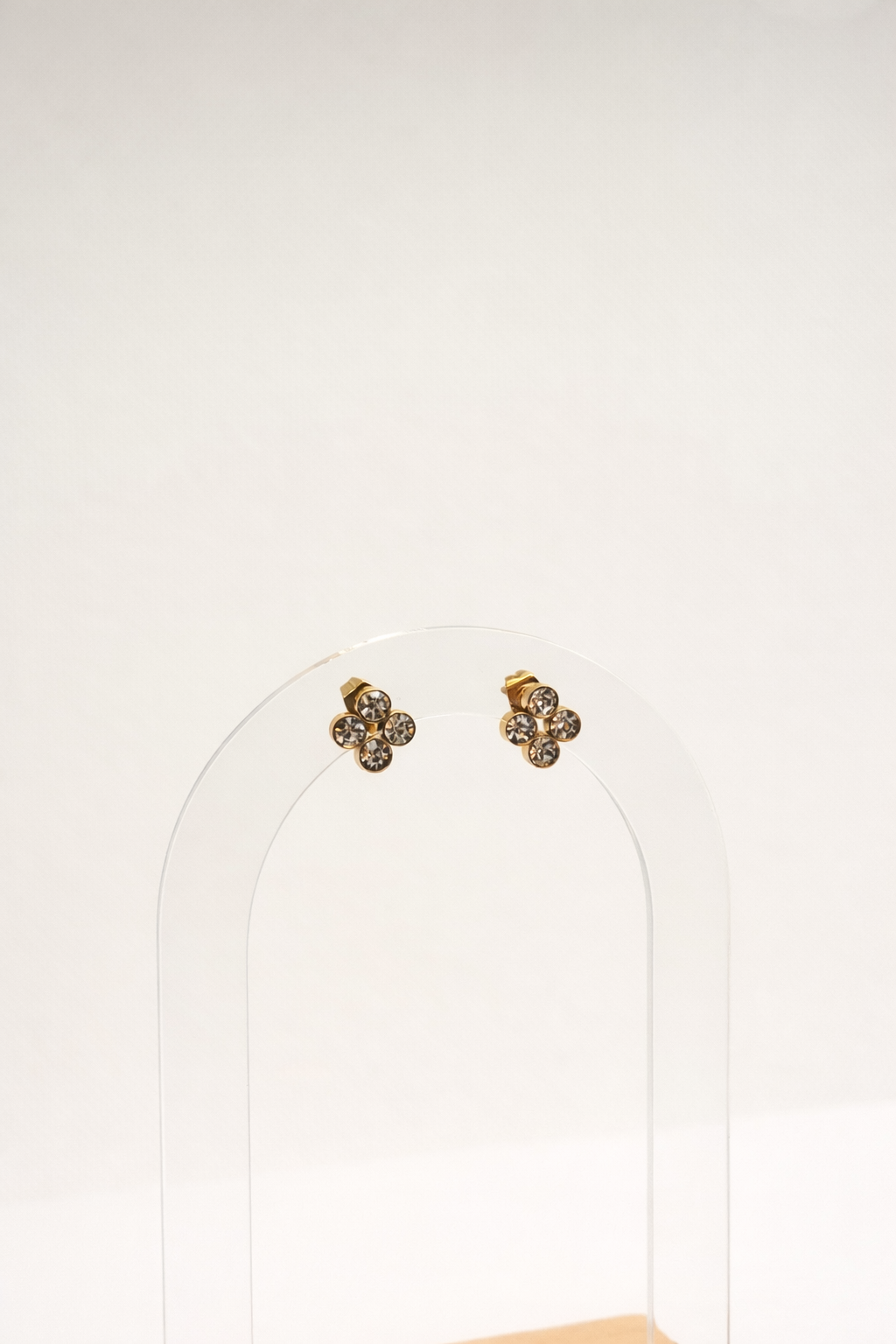 Gold-plated jewellery set with zirconia stones by Atelier Épure elegant, structured, and timeless.