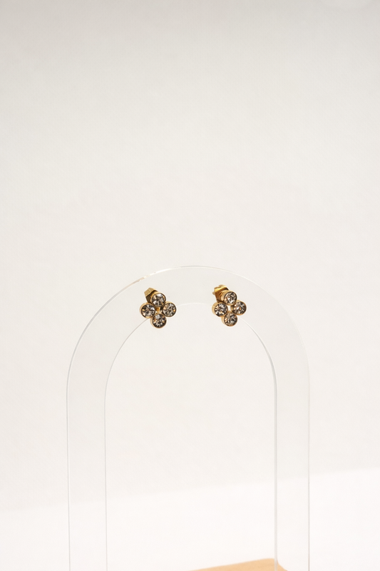 Gold-plated jewellery set with zirconia stones by Atelier Épure elegant, structured, and timeless.