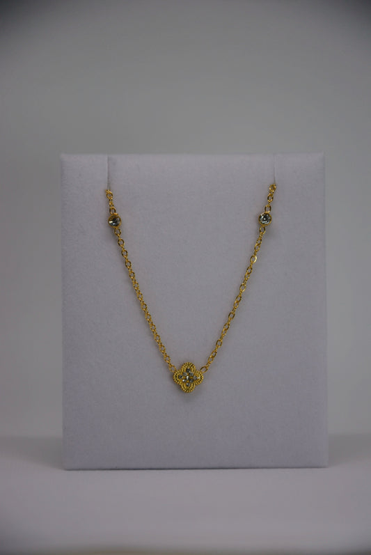 18K gold-plated clover necklace by Atelier Épure; elegant, timeless, and effortlessly refined.