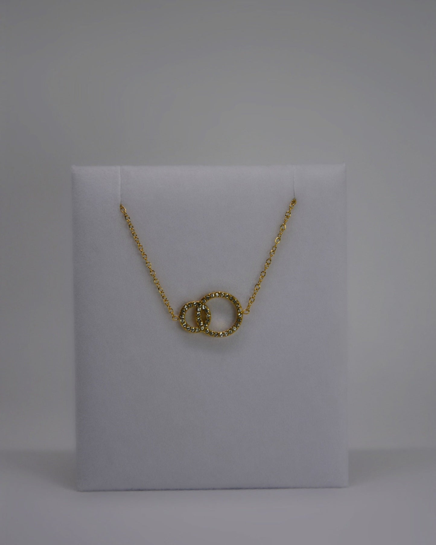 18K gold-plated double-circle bracelet by Atelier Épure; elegant, timeless, and effortlessly refined.