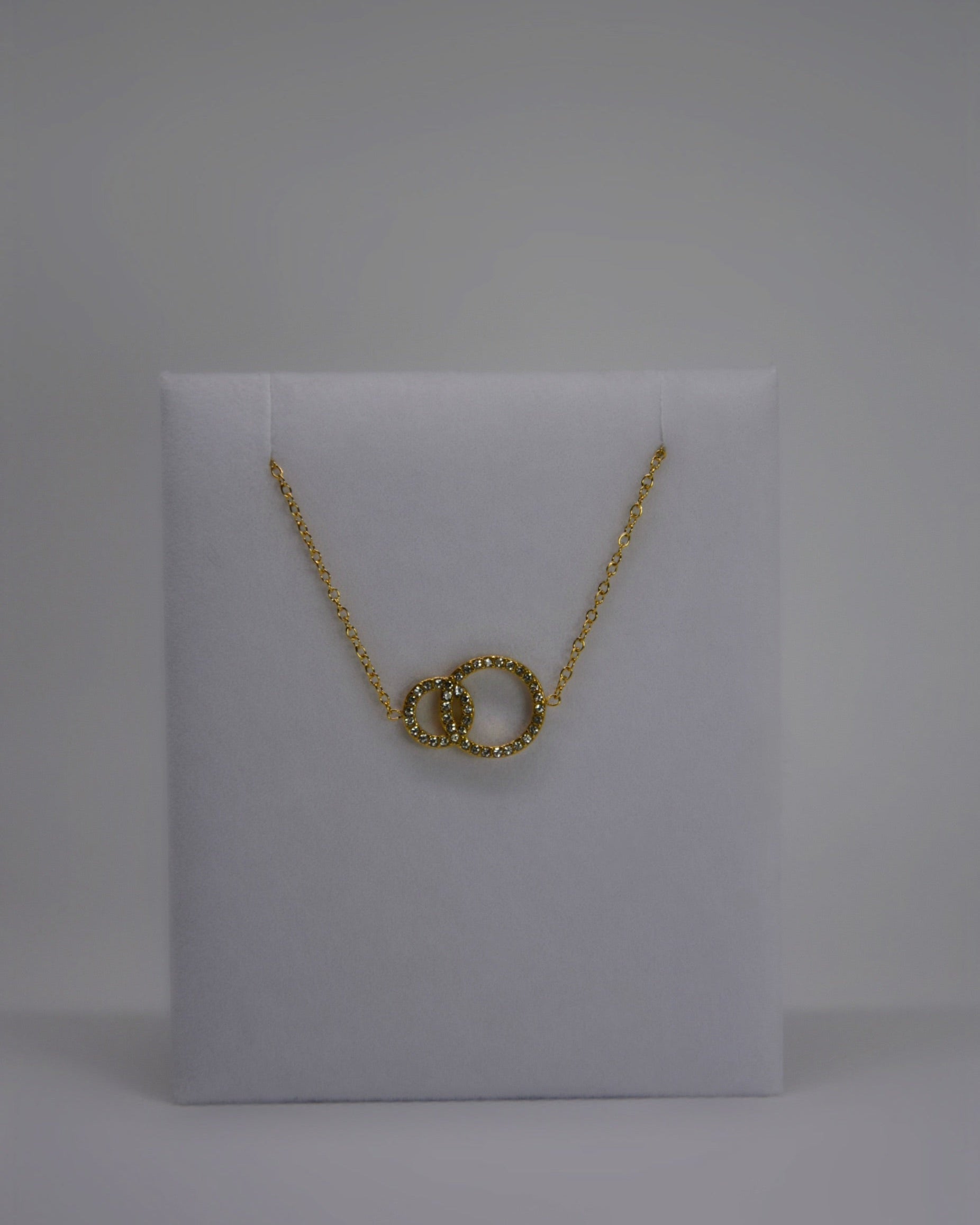 18K gold-plated double-circle bracelet by Atelier Épure; elegant, timeless, and effortlessly refined.