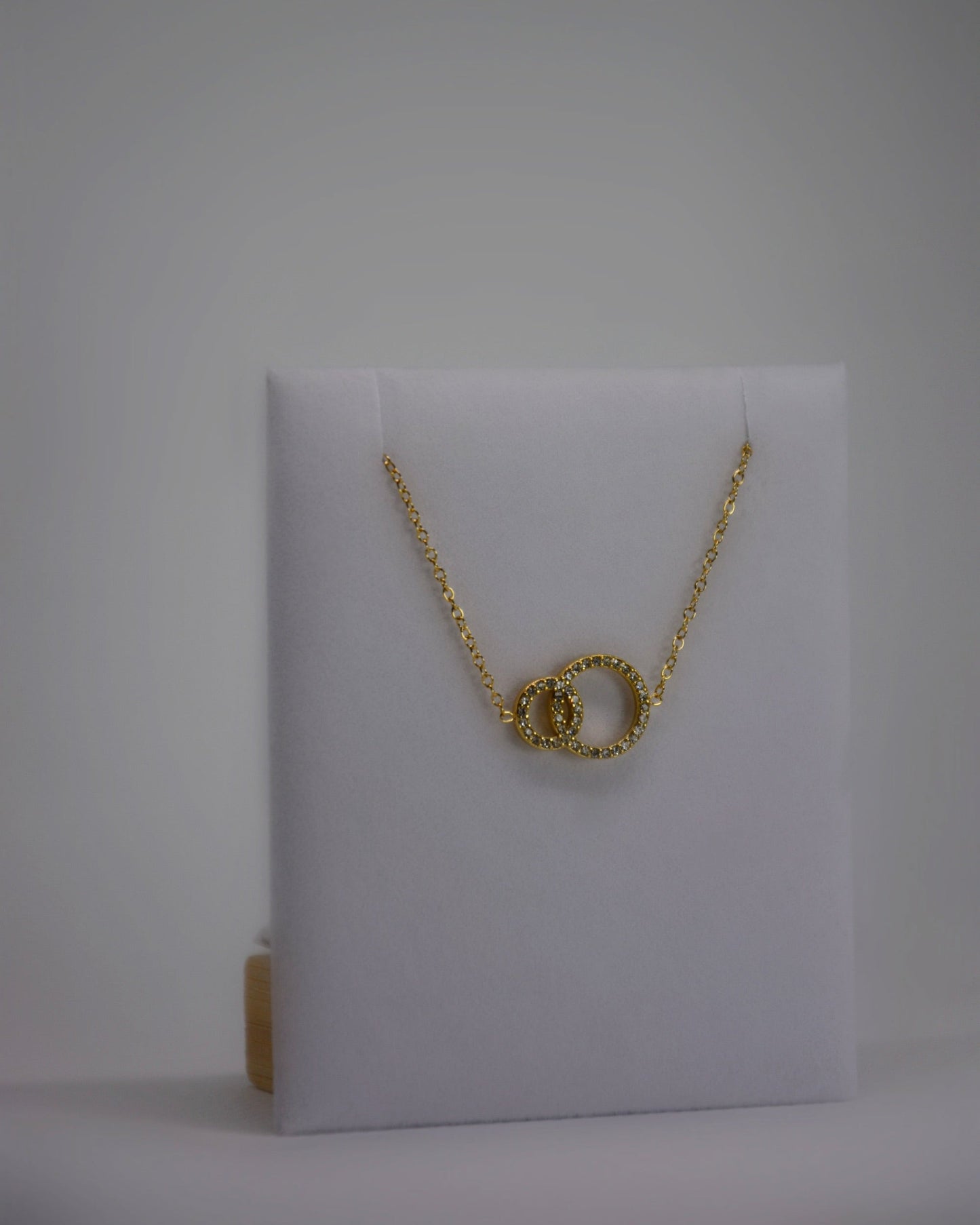 18K gold-plated double-circle bracelet by Atelier Épure; elegant, timeless, and effortlessly refined.