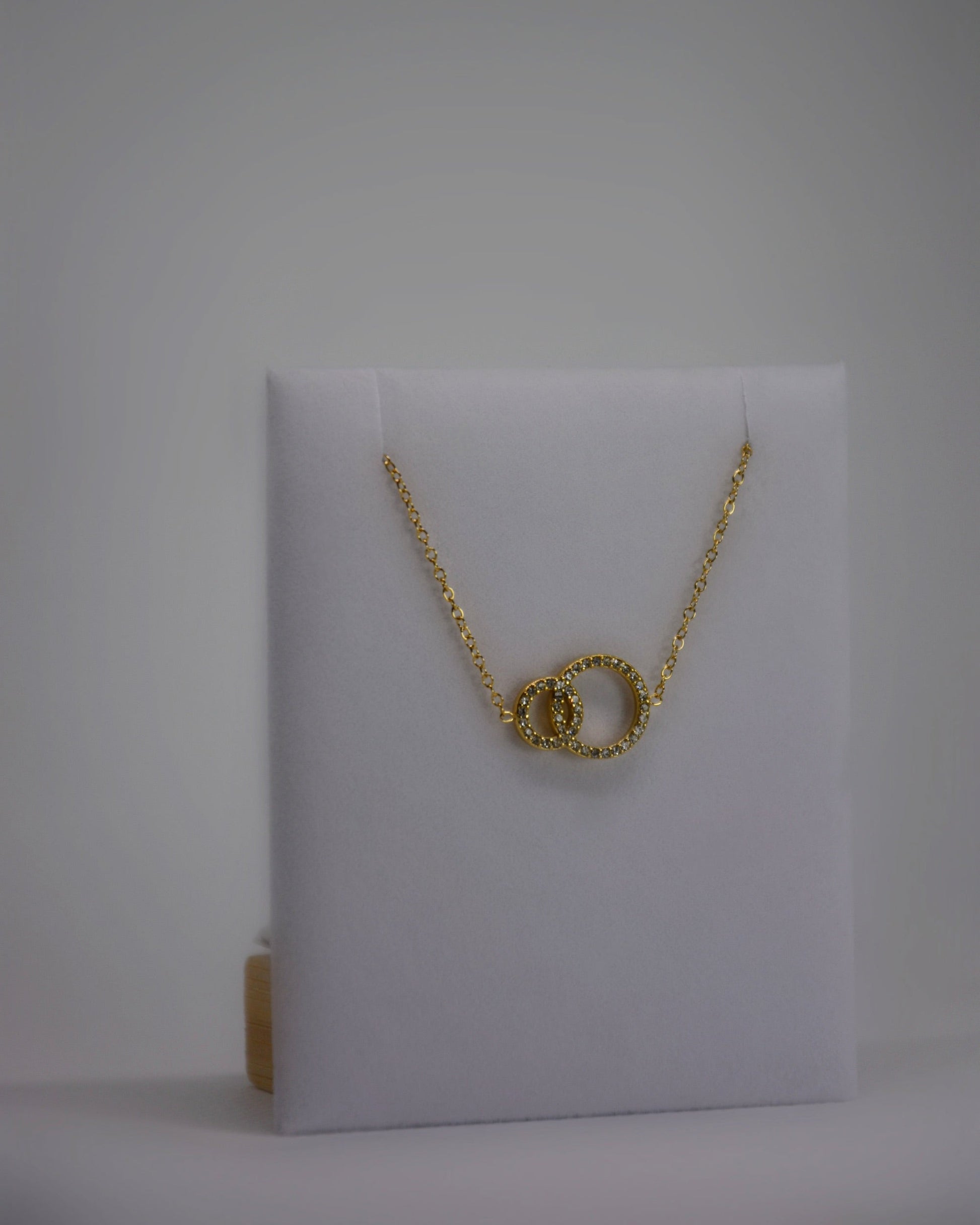 18K gold-plated double-circle bracelet by Atelier Épure; elegant, timeless, and effortlessly refined.