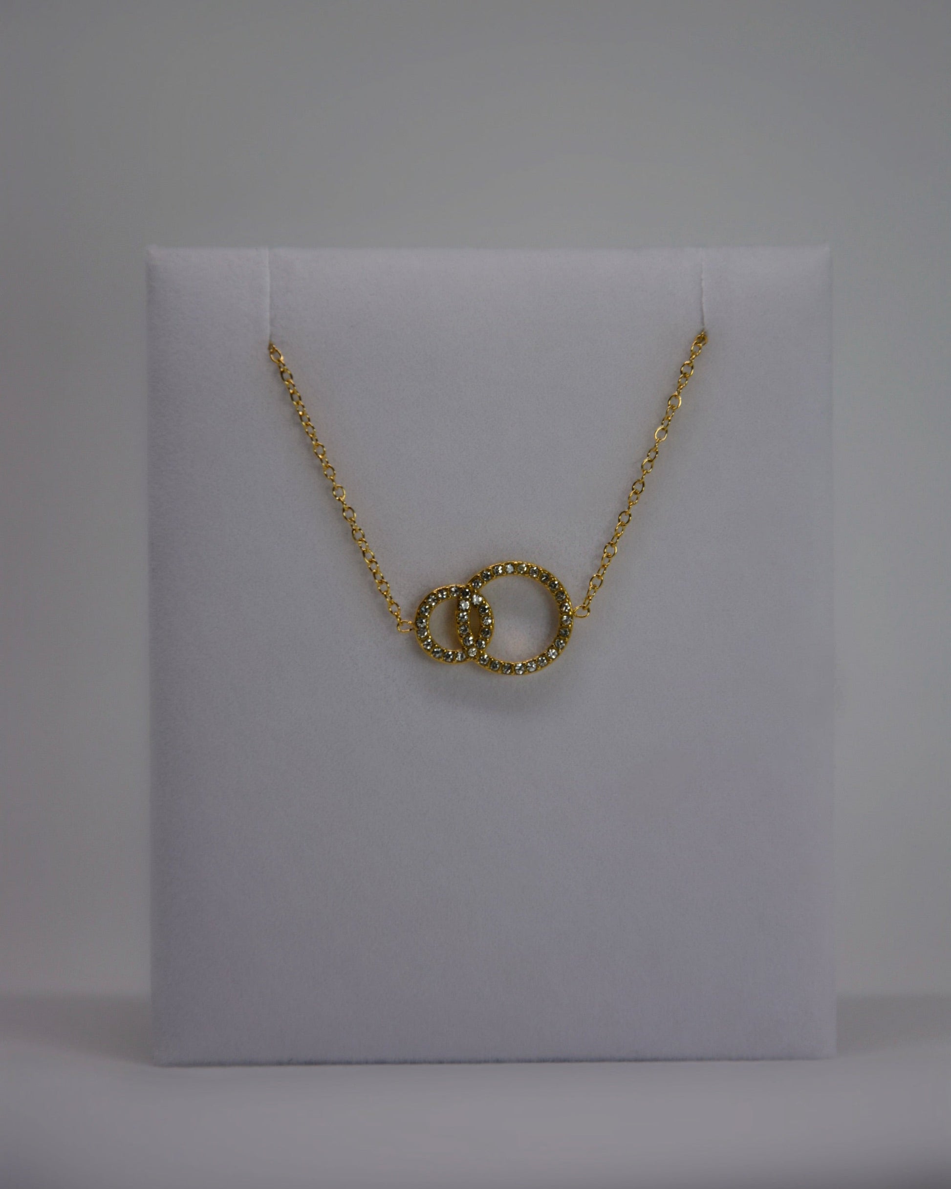 18K gold-plated double-circle bracelet by Atelier Épure, elegant, timeless, and effortlessly refined.