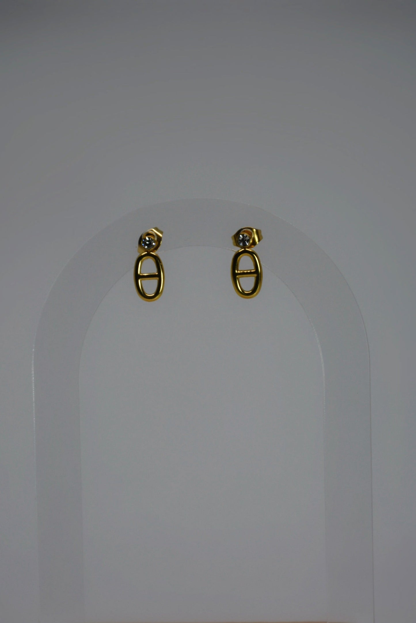 18K gold-plated earrings by Atelier Épure — elegant oval design with subtle crystal detail, timeless and refined