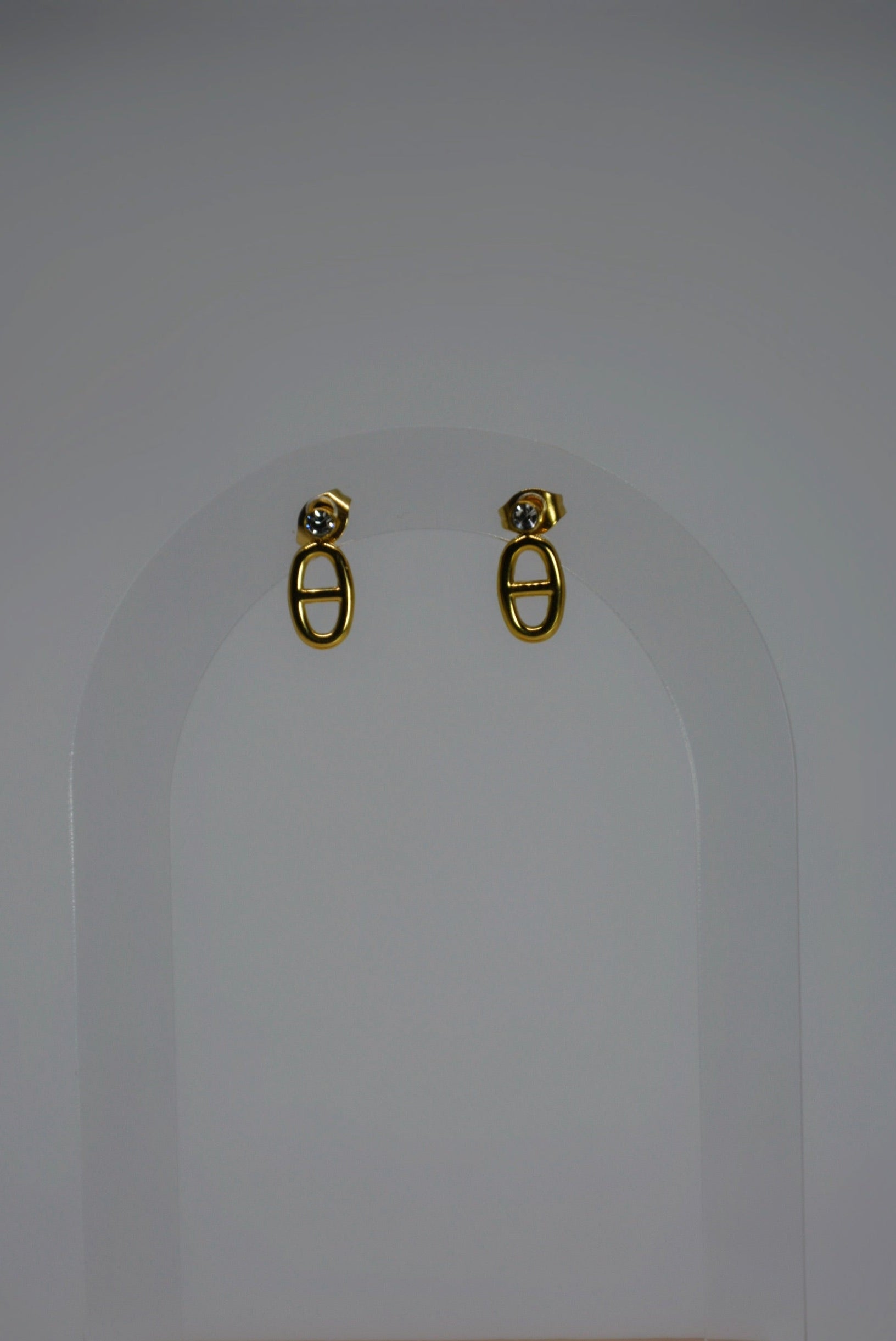 18K gold-plated earrings by Atelier Épure — elegant oval design with subtle crystal detail, timeless and refined