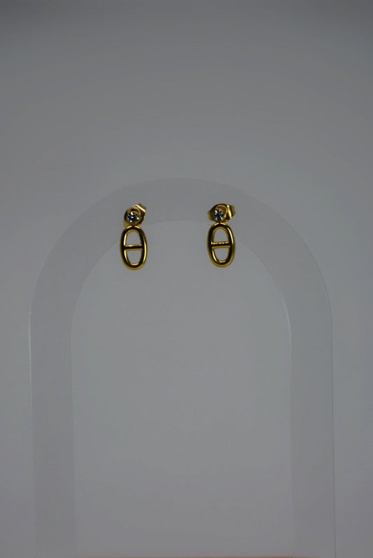 18K gold-plated earrings by Atelier Épure — elegant oval design with subtle crystal detail, timeless and refined