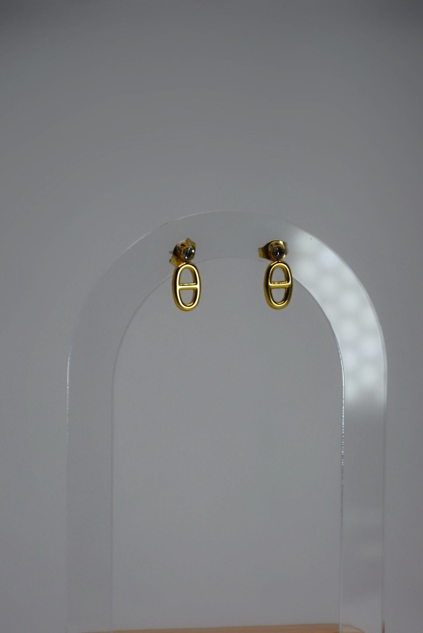 18K gold-plated earrings by Atelier Épure — elegant oval design with subtle crystal detail, timeless and refined