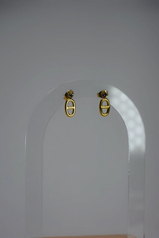 18K gold-plated earrings by Atelier Épure — elegant oval design with subtle crystal detail, timeless and refined