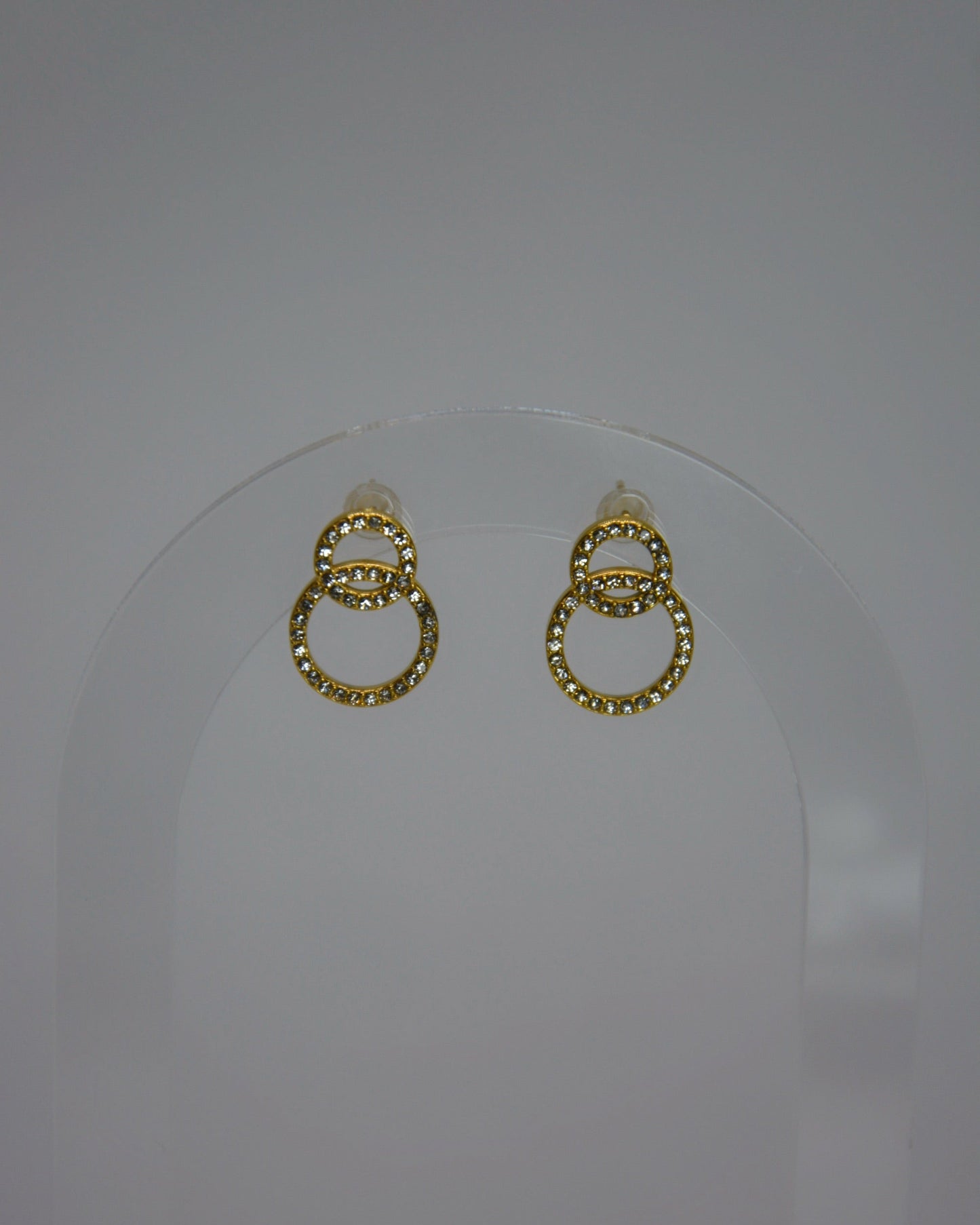 18K gold-plated halo earrings by Atelier Épure; elegant, timeless, and effortlessly refined.
