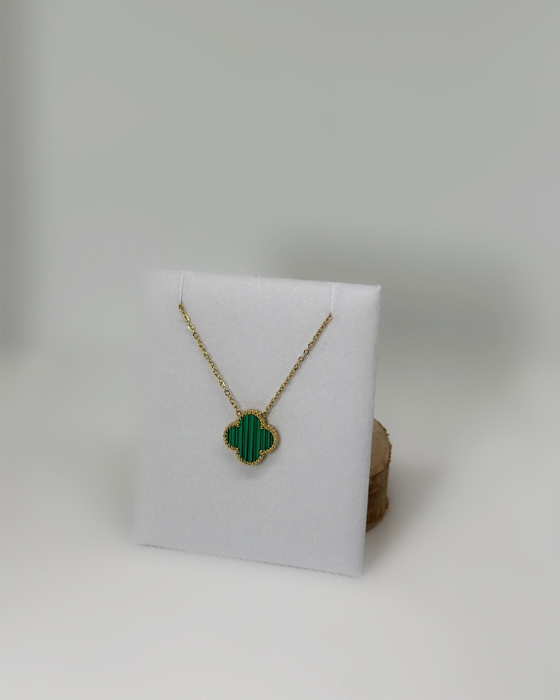 18K gold-plated clover necklace with green enamel by Atelier Épure; elegant, timeless, and effortlessly refined.