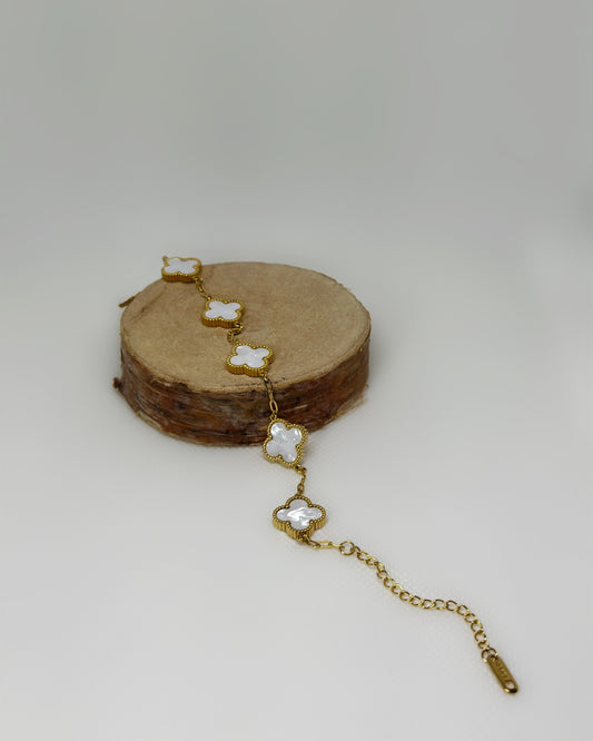 18K gold-plated clover bracelet with white enamel by Atelier Épure elegant, timeless, and effortlessly refined.