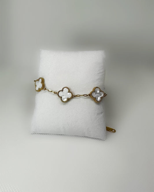 18K gold-plated clover bracelet with white enamel by Atelier Épure elegant, timeless, and effortlessly refined.