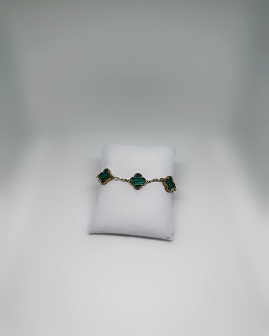 18K gold-plated clover bracelet with green enamel by Atelier Épure elegant, timeless, and effortlessly refined.