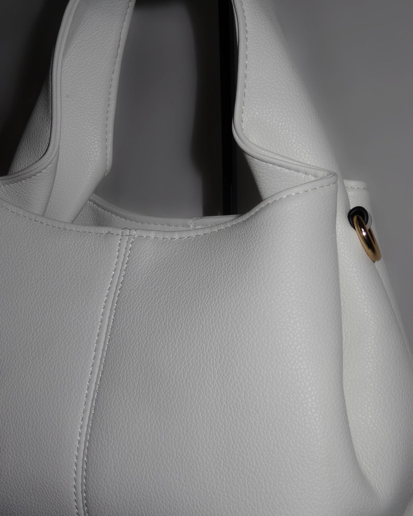 White sculptural handbag by Atelier Épure elegant, timeless, and effortlessly refined.