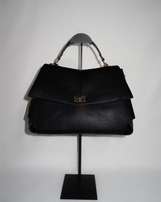 Black sculptural handbag by Atelier Épure  elegant, timeless, and effortlessly refined.