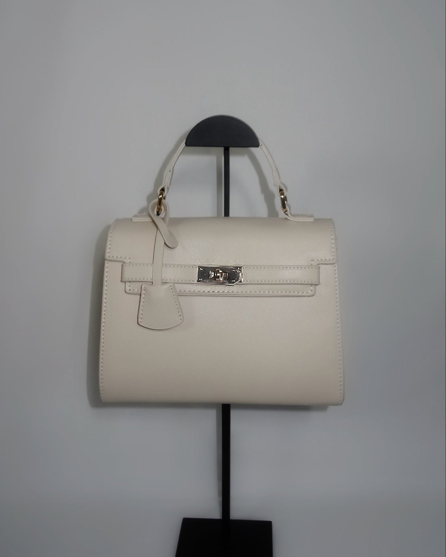 Ivory structured handbag by Atelier Épure elegant, timeless, and effortlessly refined.
