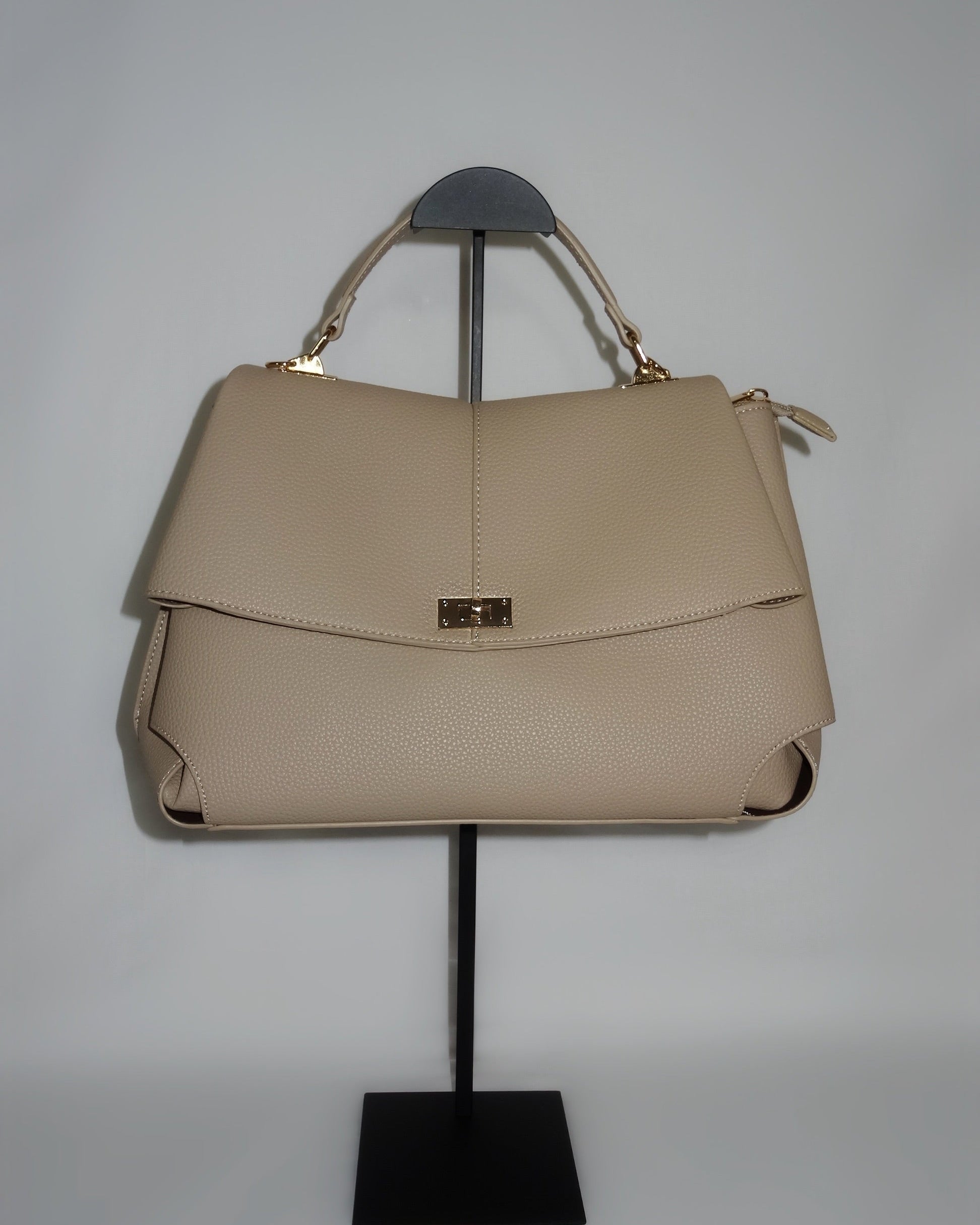 Sculptural beige handbag by Atelier Épure elegant, timeless, and effortlessly refined.