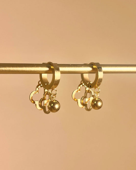 Élan gold-toned stainless steel earrings with double clover and pearl detail by Atelier Épure. Elegant, feminine, and timelessly refined.